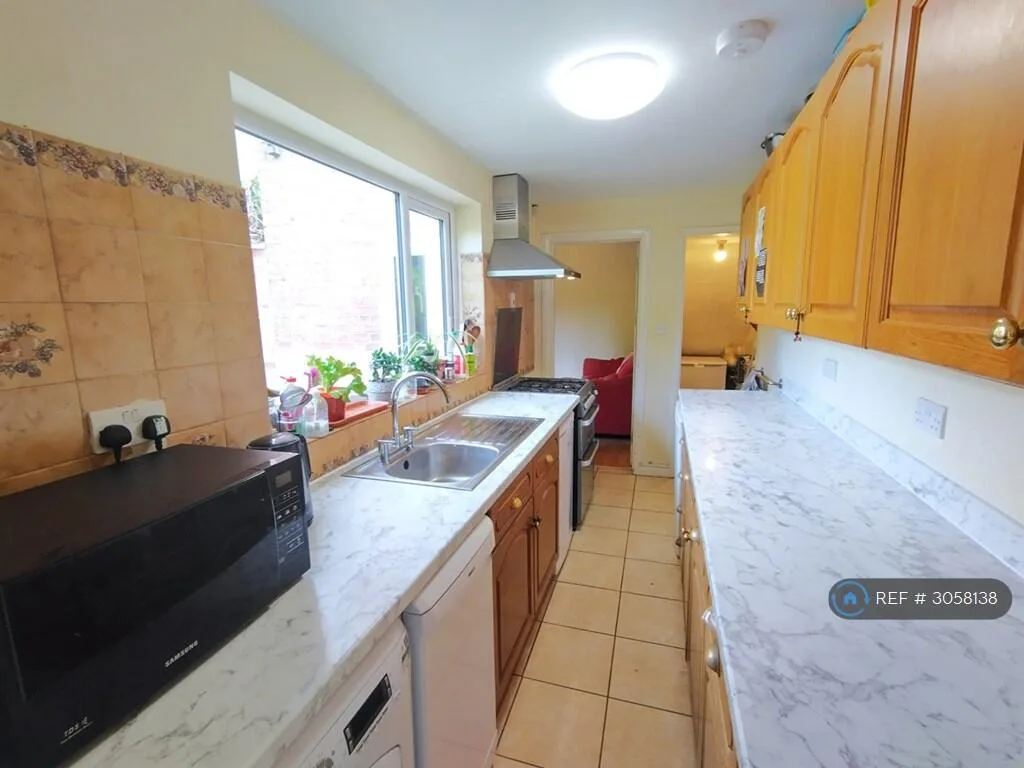 3 bedroom semi-detached house for rent