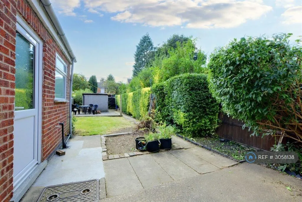 3 bedroom semi-detached house for rent