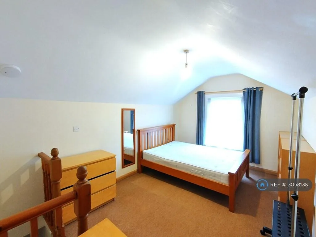 3 bedroom semi-detached house for rent