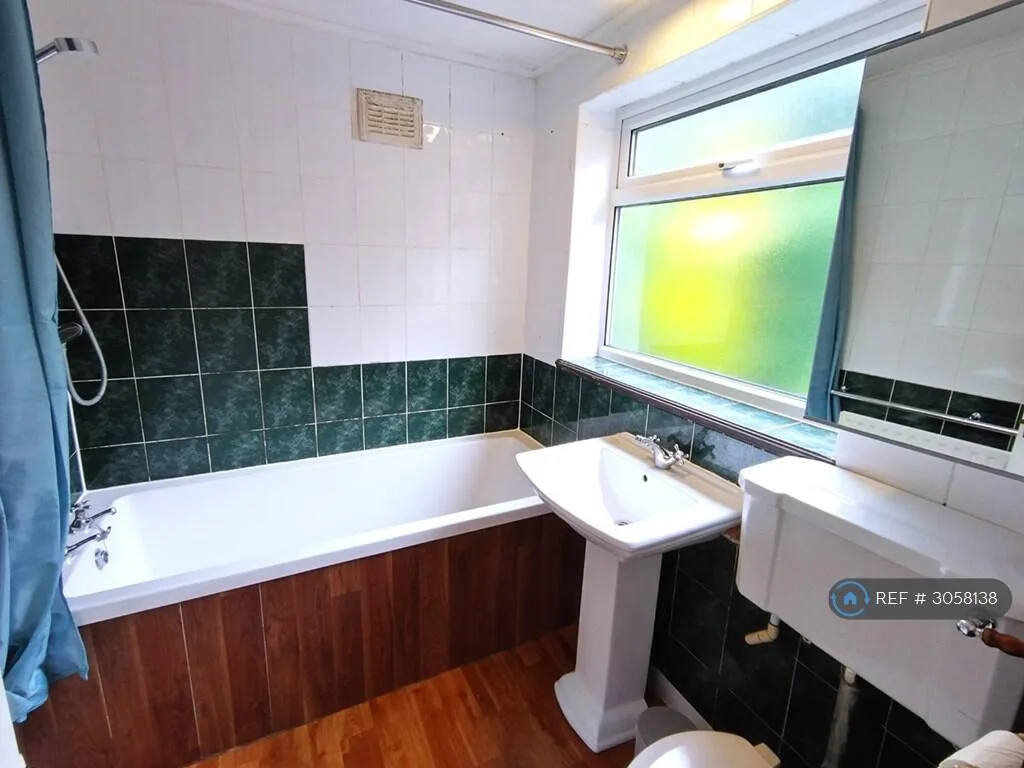 3 bedroom semi-detached house for rent