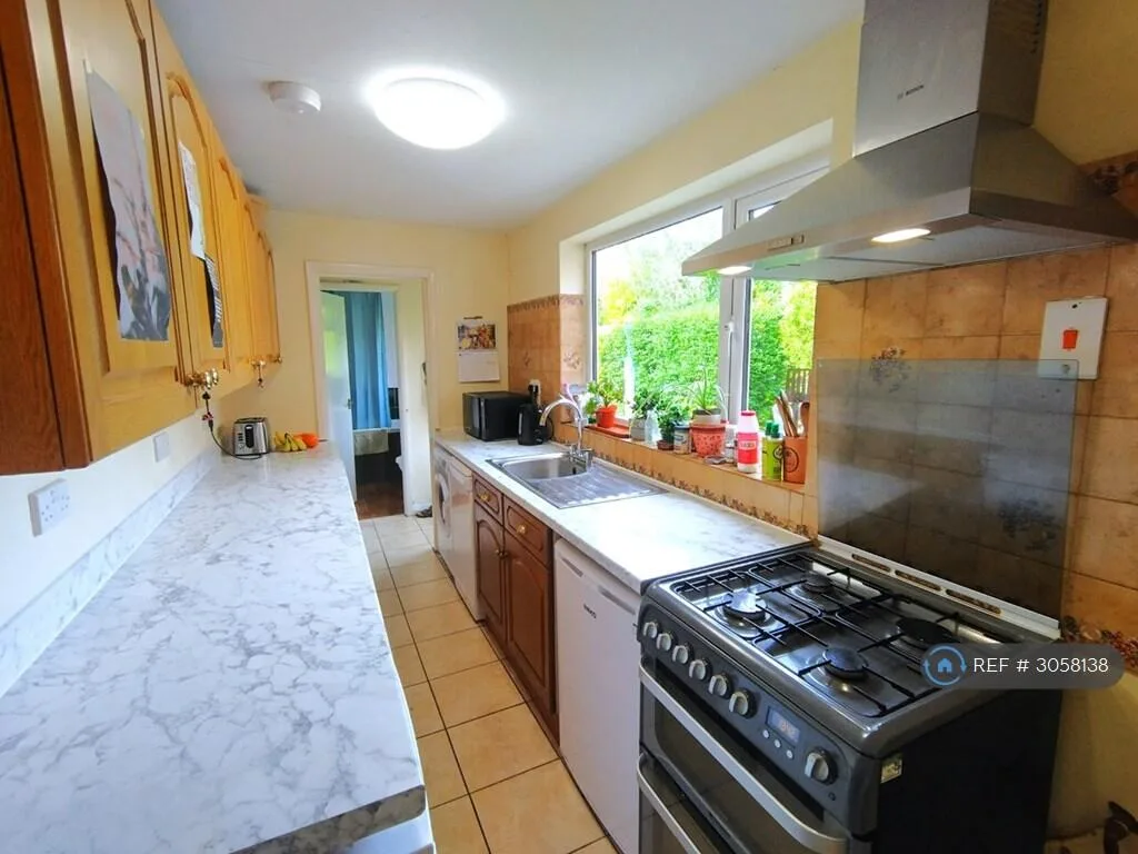 3 bedroom semi-detached house for rent