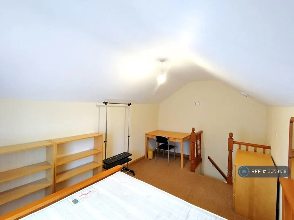 3 bedroom semi-detached house for rent