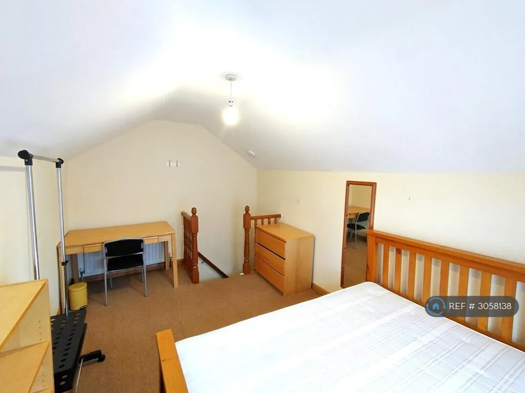3 bedroom semi-detached house for rent