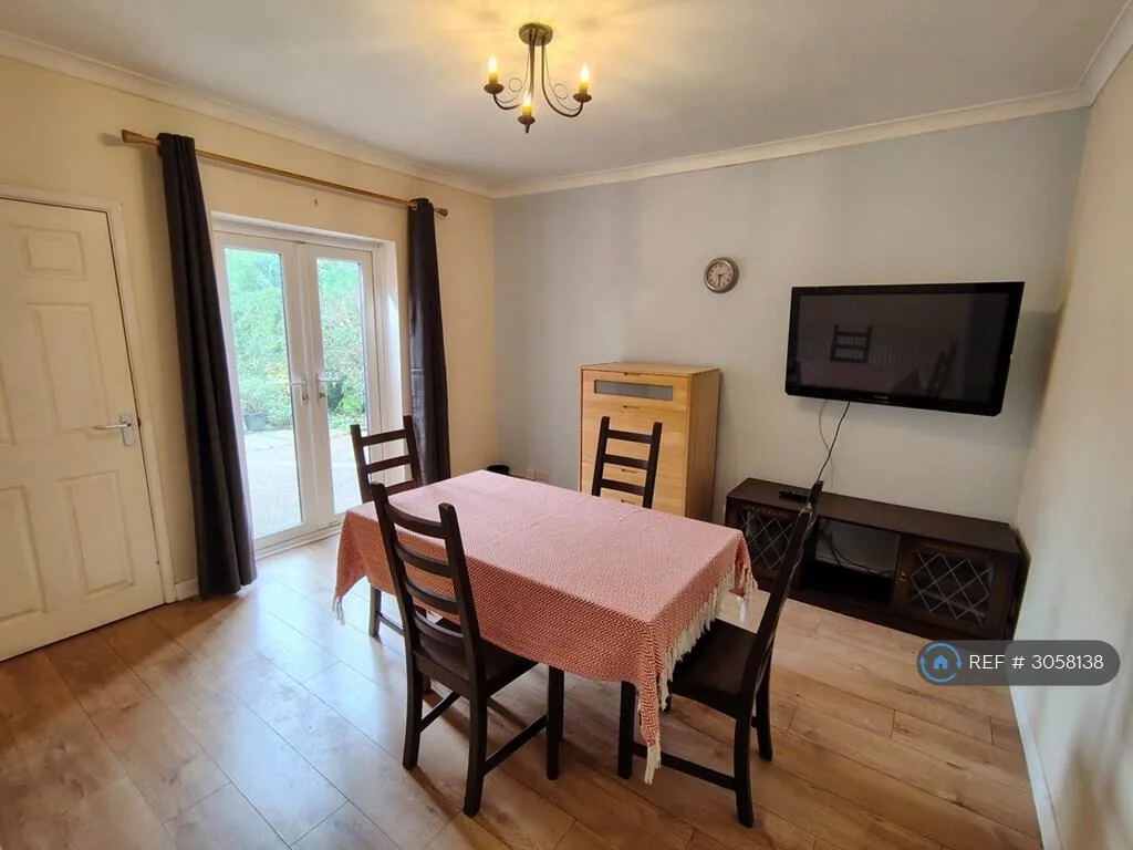 3 bedroom semi-detached house for rent