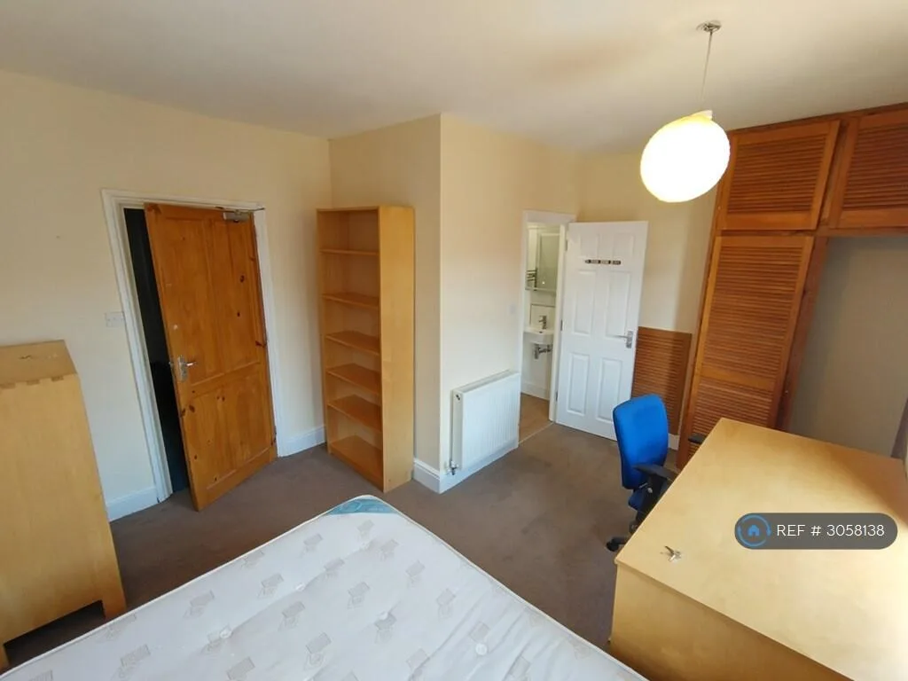 3 bedroom semi-detached house for rent