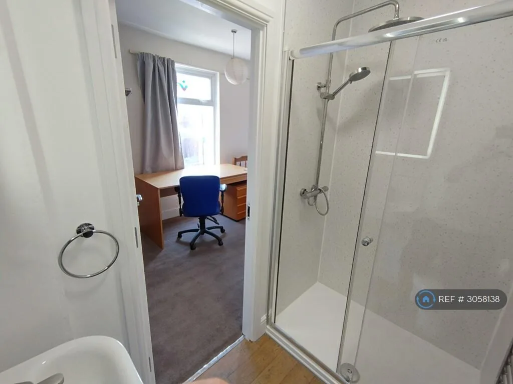 3 bedroom semi-detached house for rent