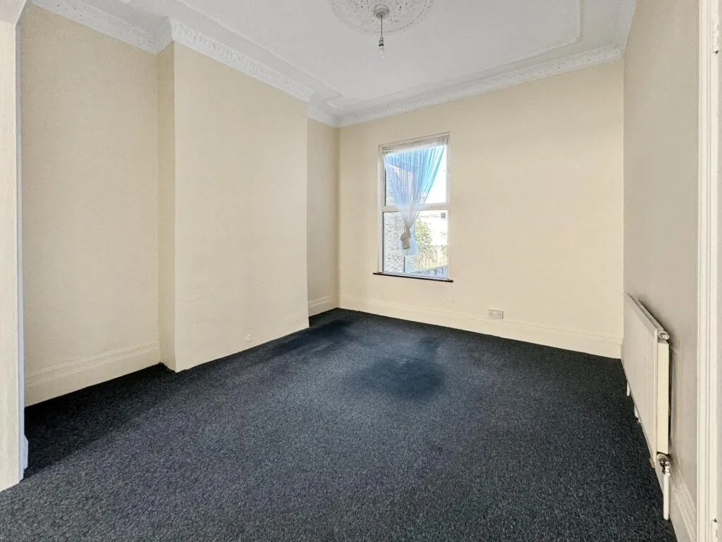 5 bedroom terraced house for rent