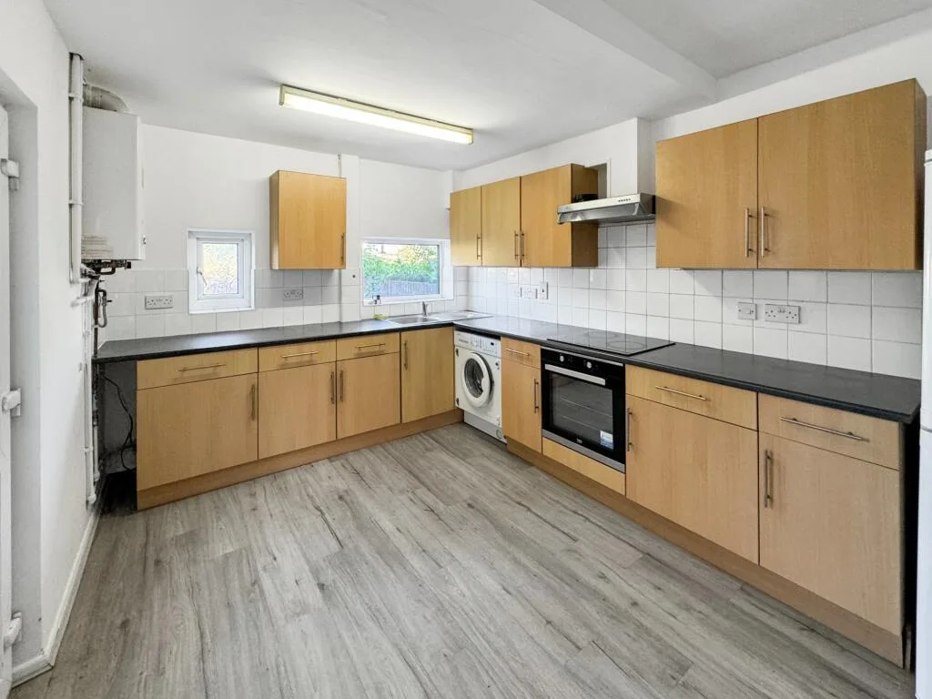 5 bedroom terraced house for rent