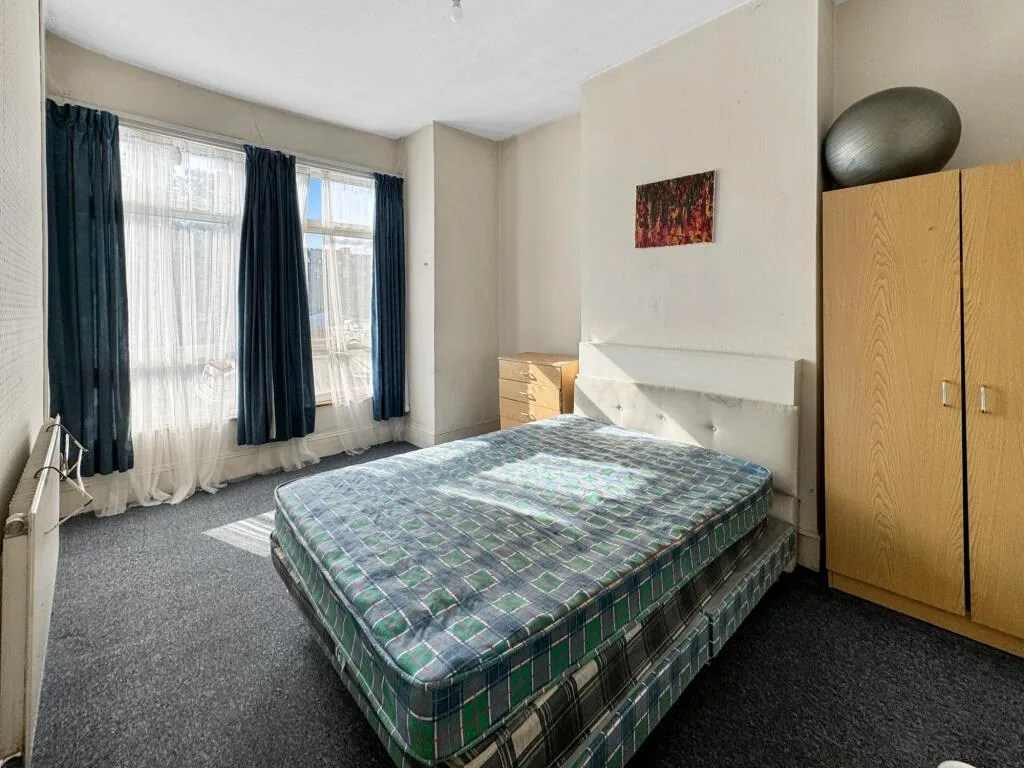 5 bedroom terraced house for rent