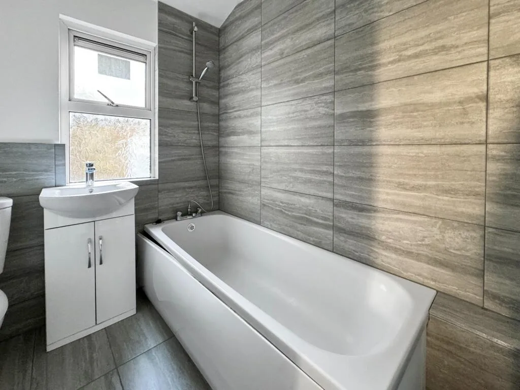 5 bedroom terraced house for rent