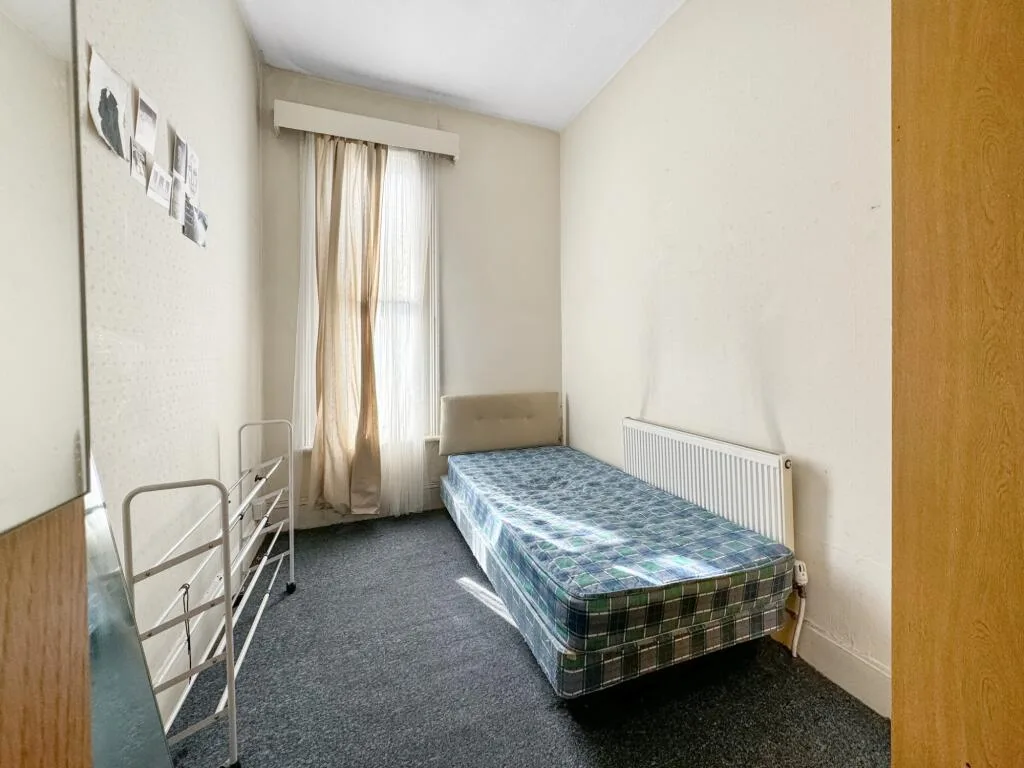 5 bedroom terraced house for rent
