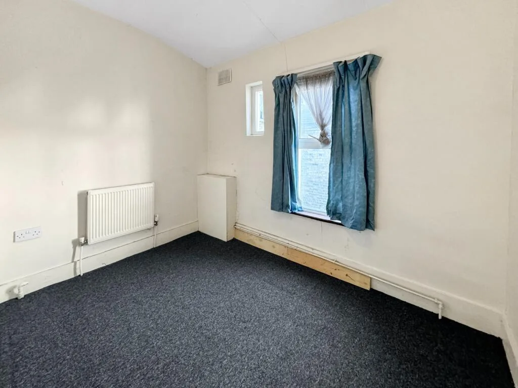 5 bedroom terraced house for rent
