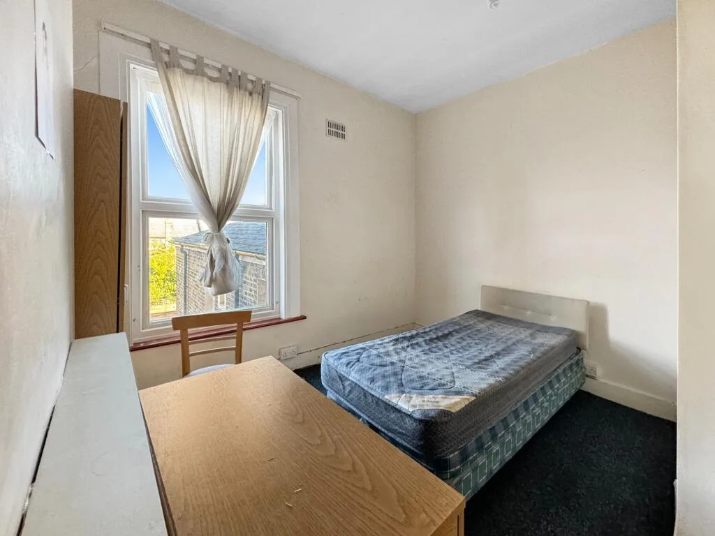 5 bedroom terraced house for rent
