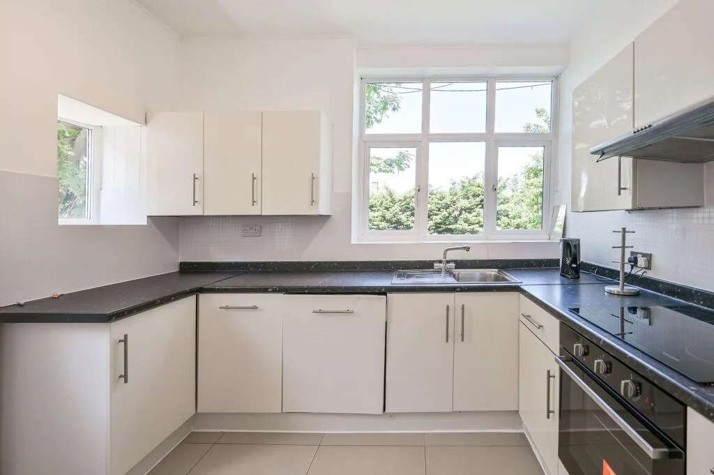 4 bedroom flat for rent