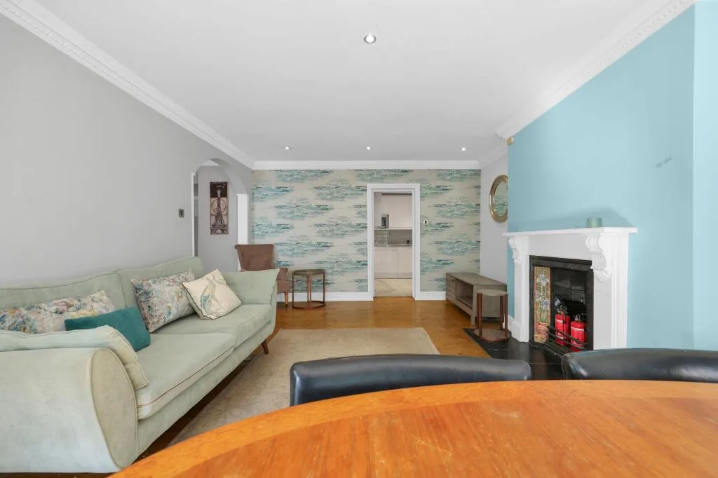 3 bedroom flat for rent