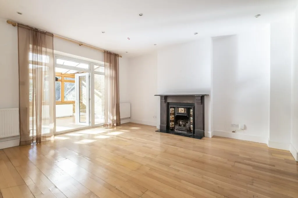 3 bedroom flat for rent