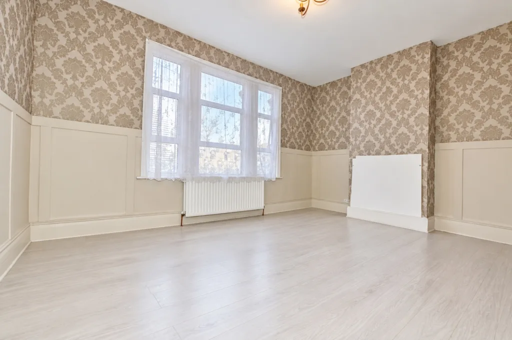 2 bedroom maisonette for rent