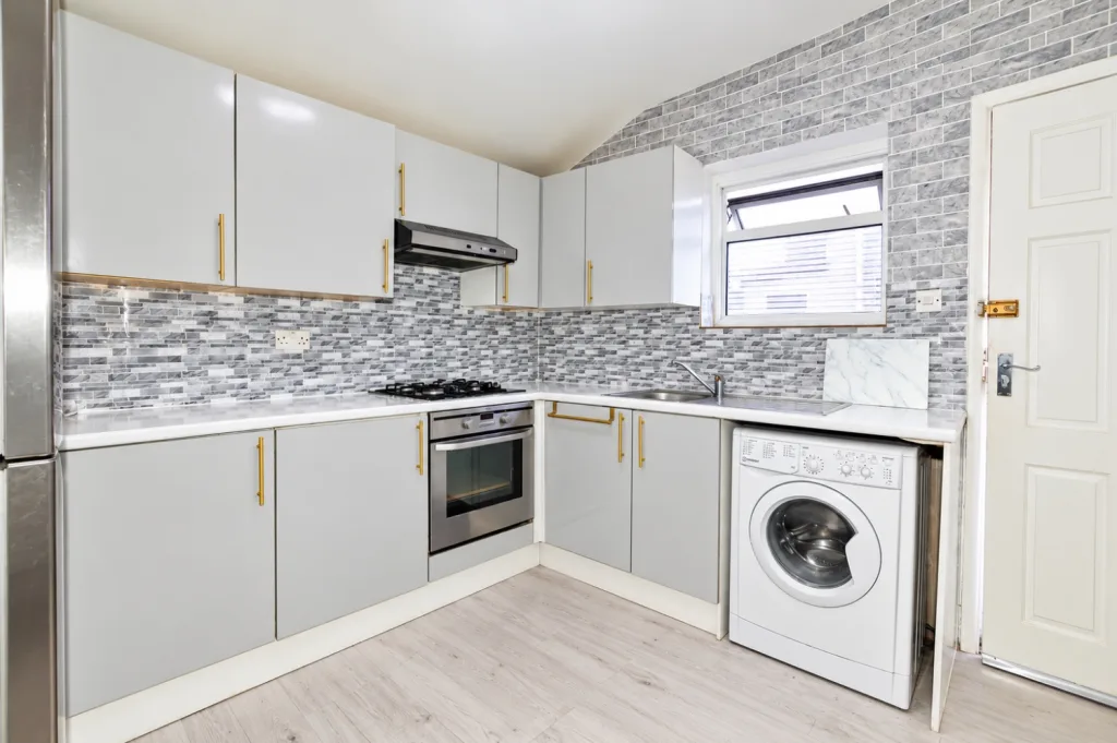 2 bedroom maisonette for rent