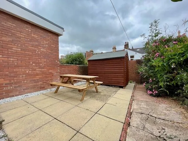 6 bedroom terraced house for rent