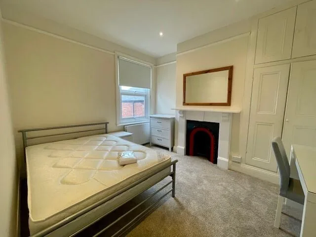 6 bedroom terraced house for rent