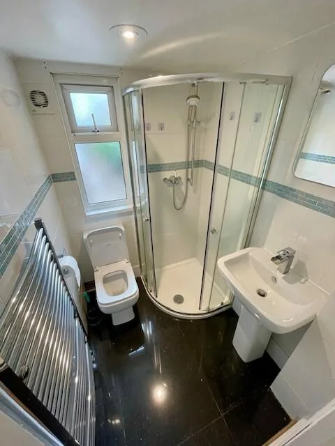 6 bedroom terraced house for rent