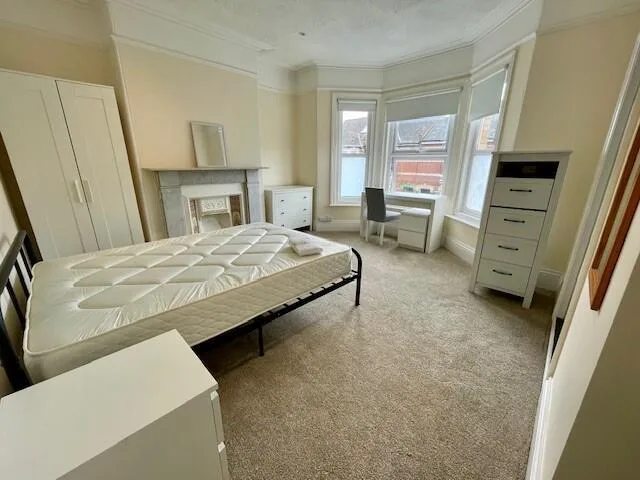 6 bedroom terraced house for rent