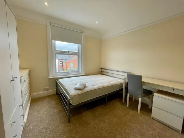 6 bedroom terraced house for rent