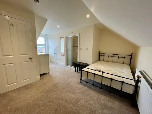6 bedroom terraced house for rent