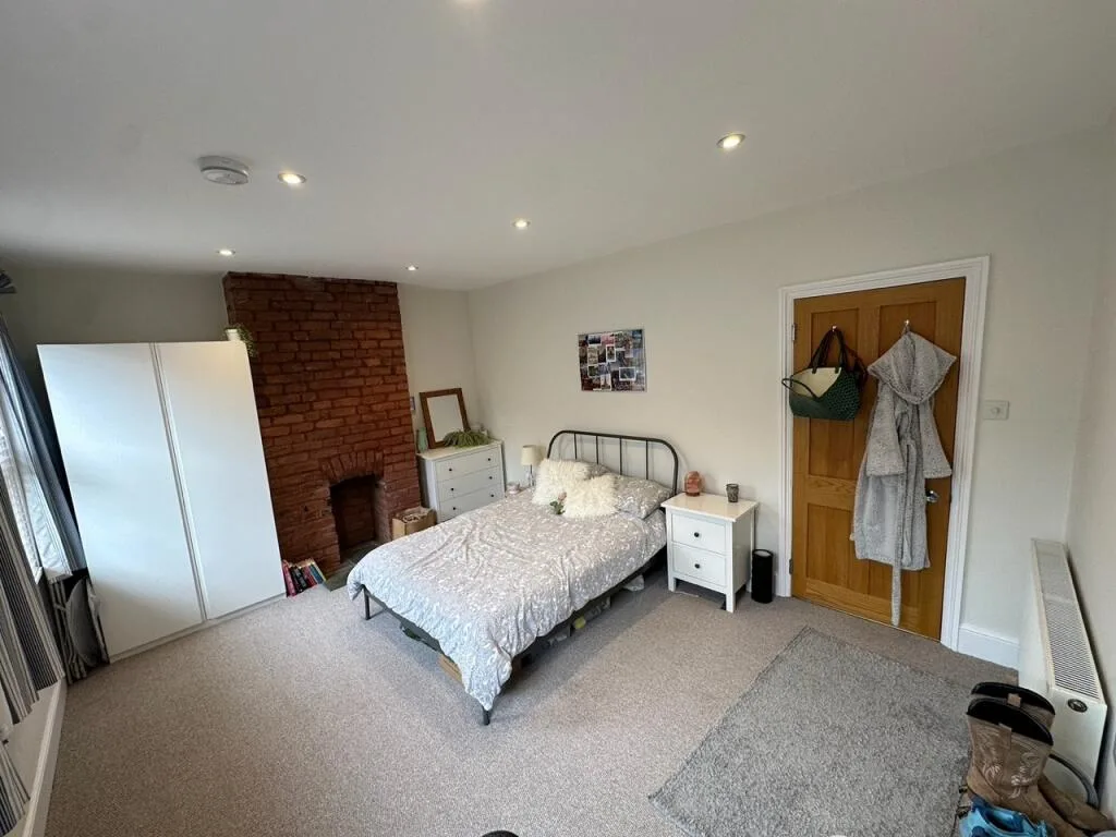 6 bedroom house for rent