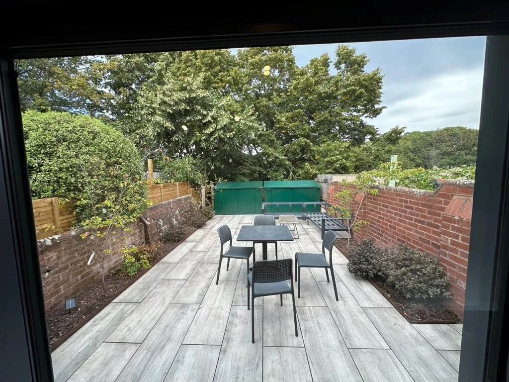 6 bedroom house for rent