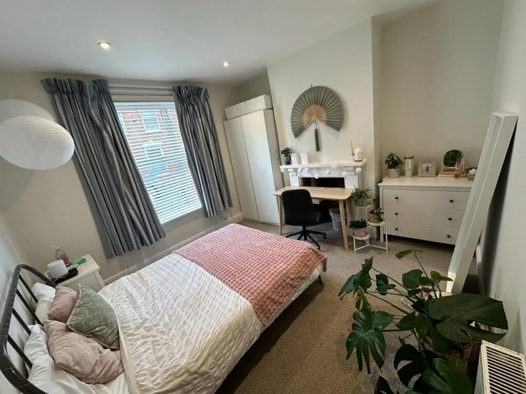 6 bedroom house for rent
