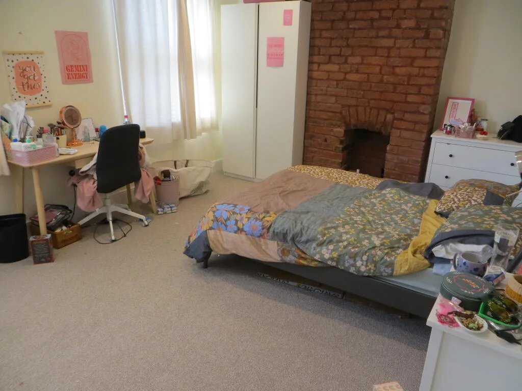 6 bedroom house for rent