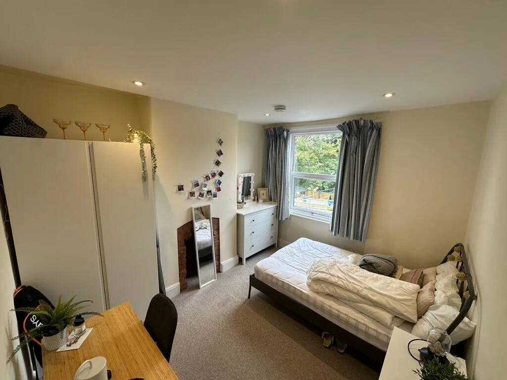 6 bedroom house for rent