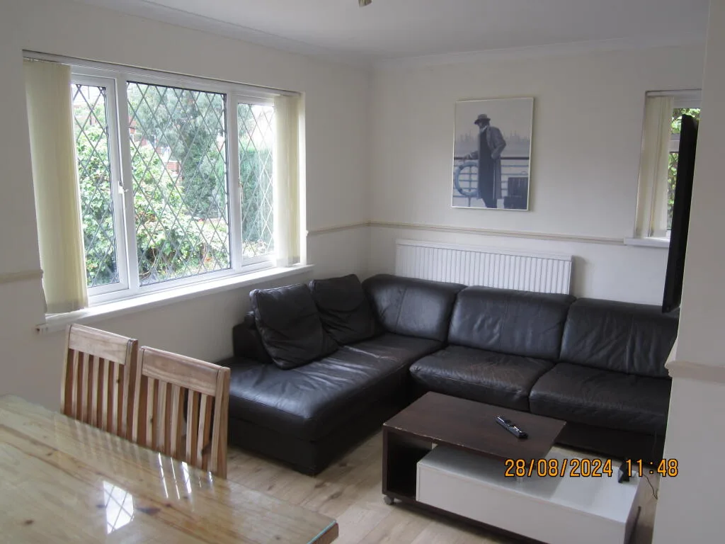 6 bedroom house for rent