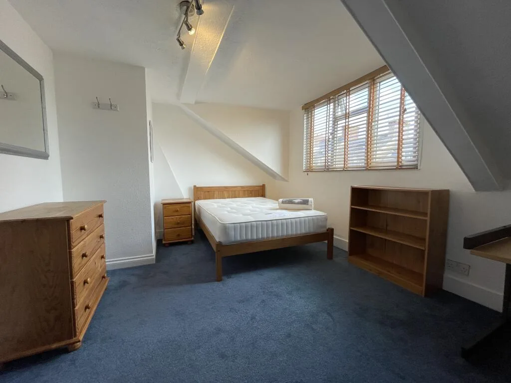 6 bedroom terraced house for rent