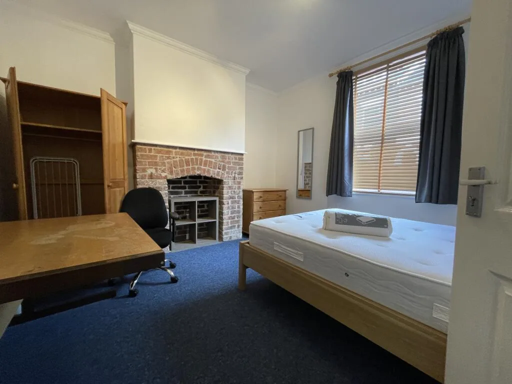 6 bedroom terraced house for rent