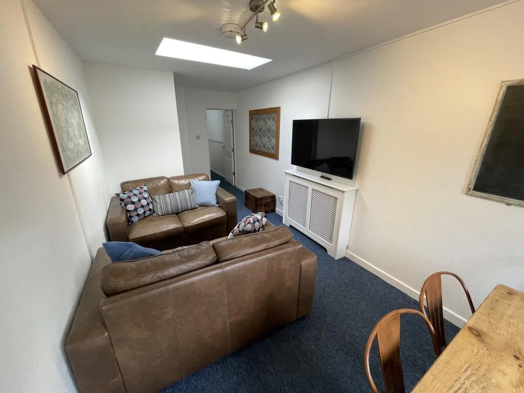 6 bedroom terraced house for rent