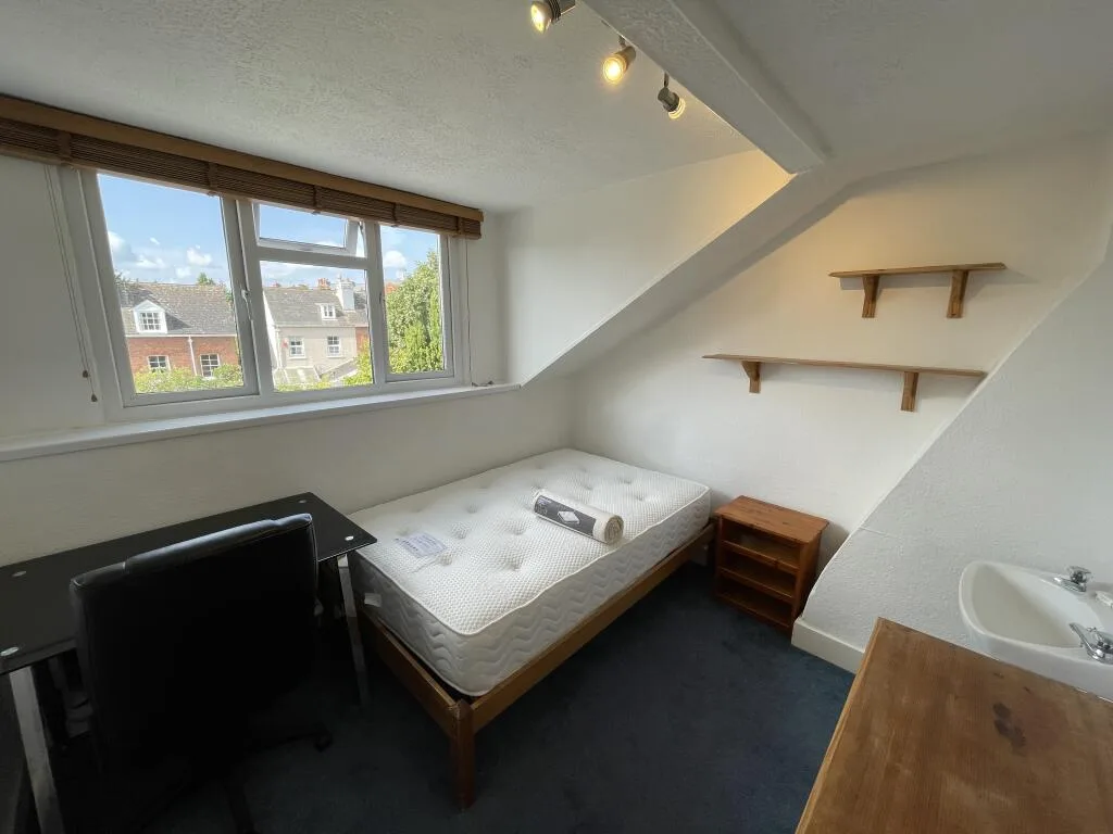 6 bedroom terraced house for rent