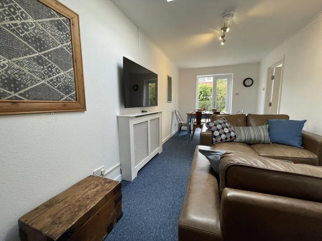 6 bedroom terraced house for rent