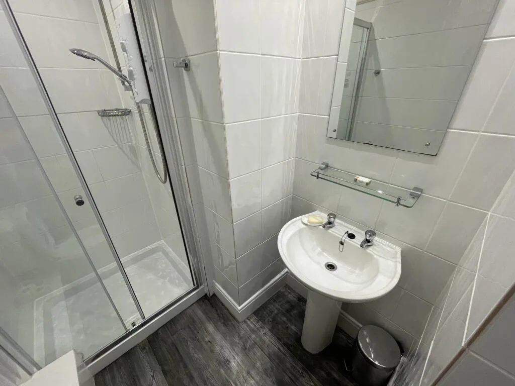 6 bedroom terraced house for rent