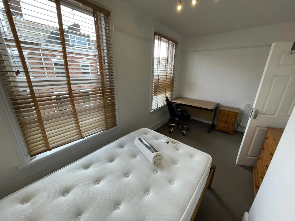 6 bedroom terraced house for rent