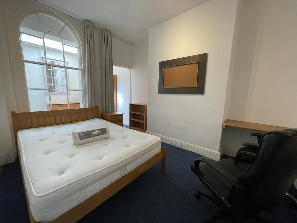 6 bedroom terraced house for rent