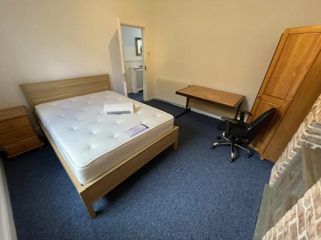 6 bedroom terraced house for rent