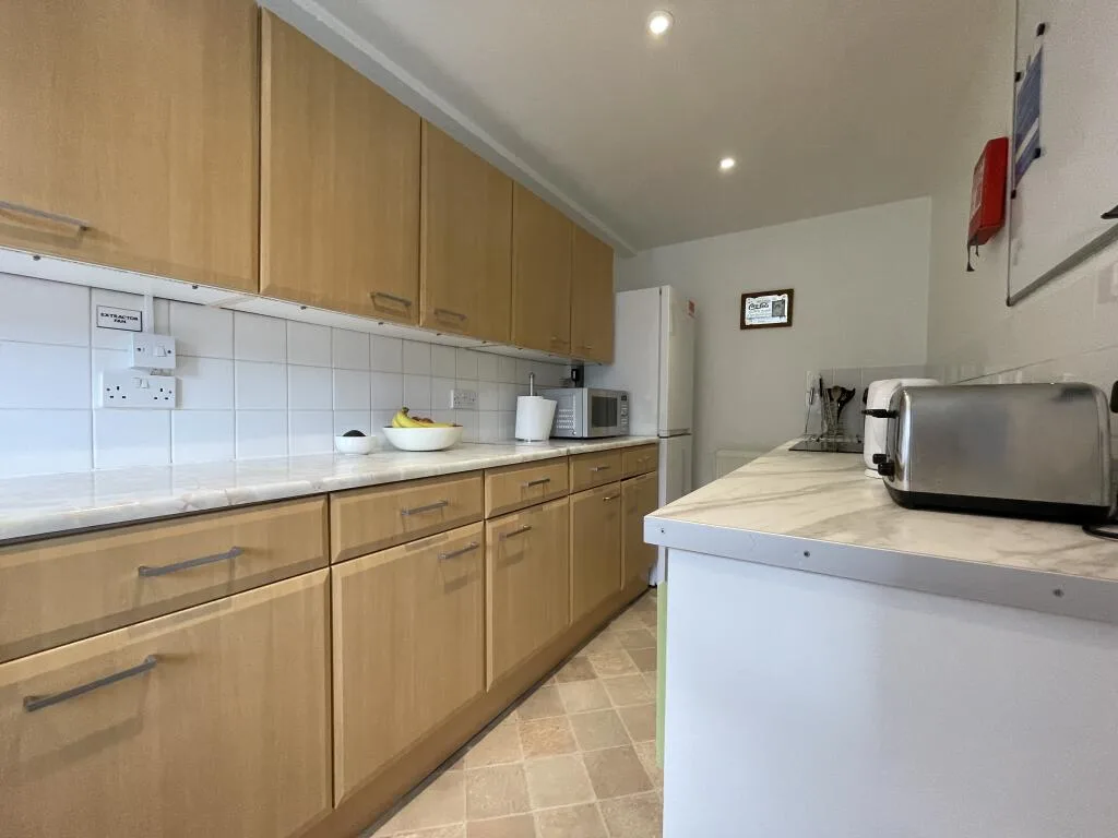 6 bedroom terraced house for rent