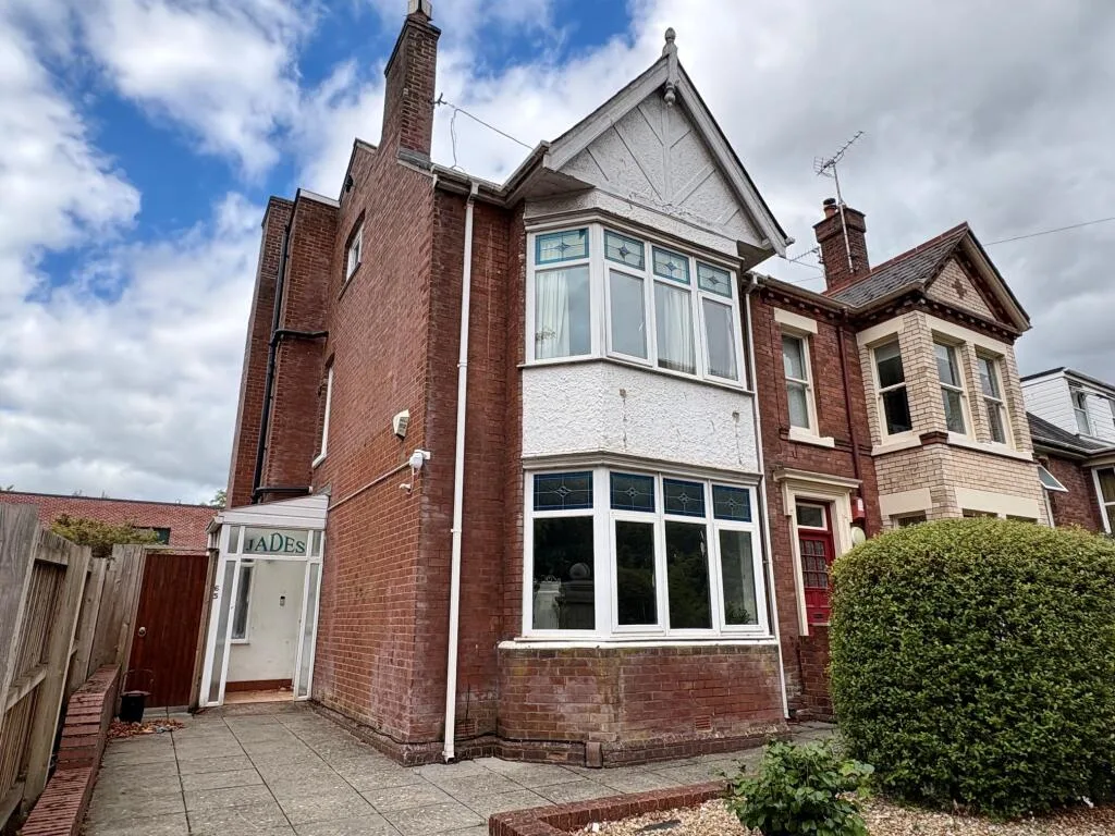 6 bedroom house for rent