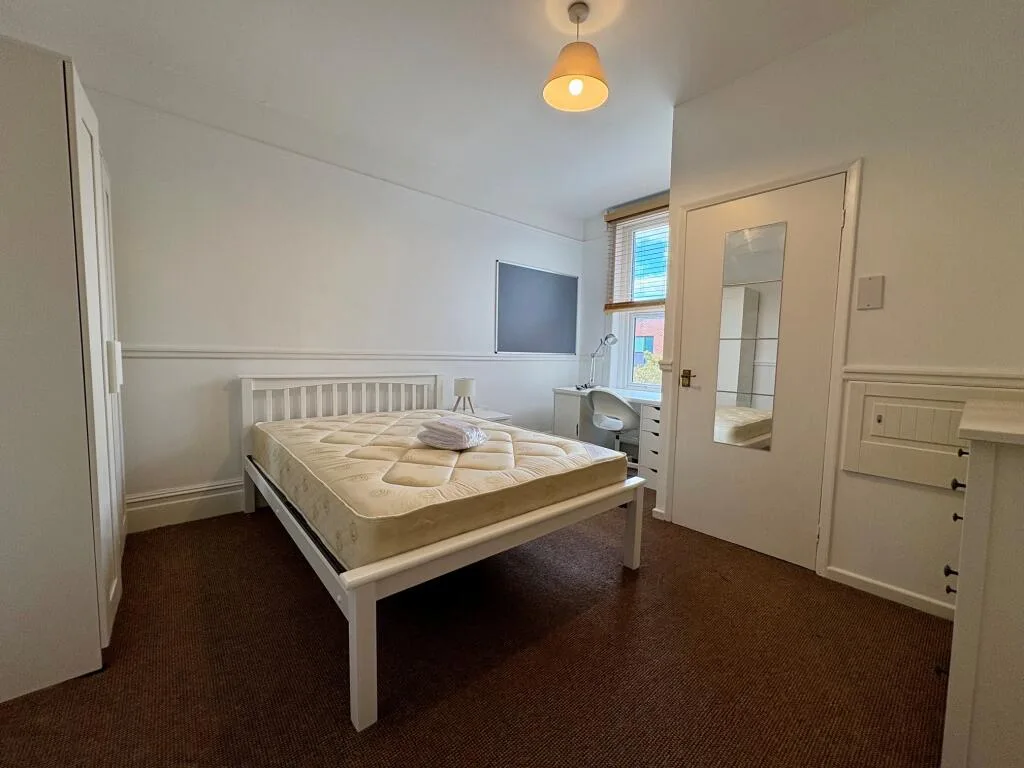 6 bedroom house for rent