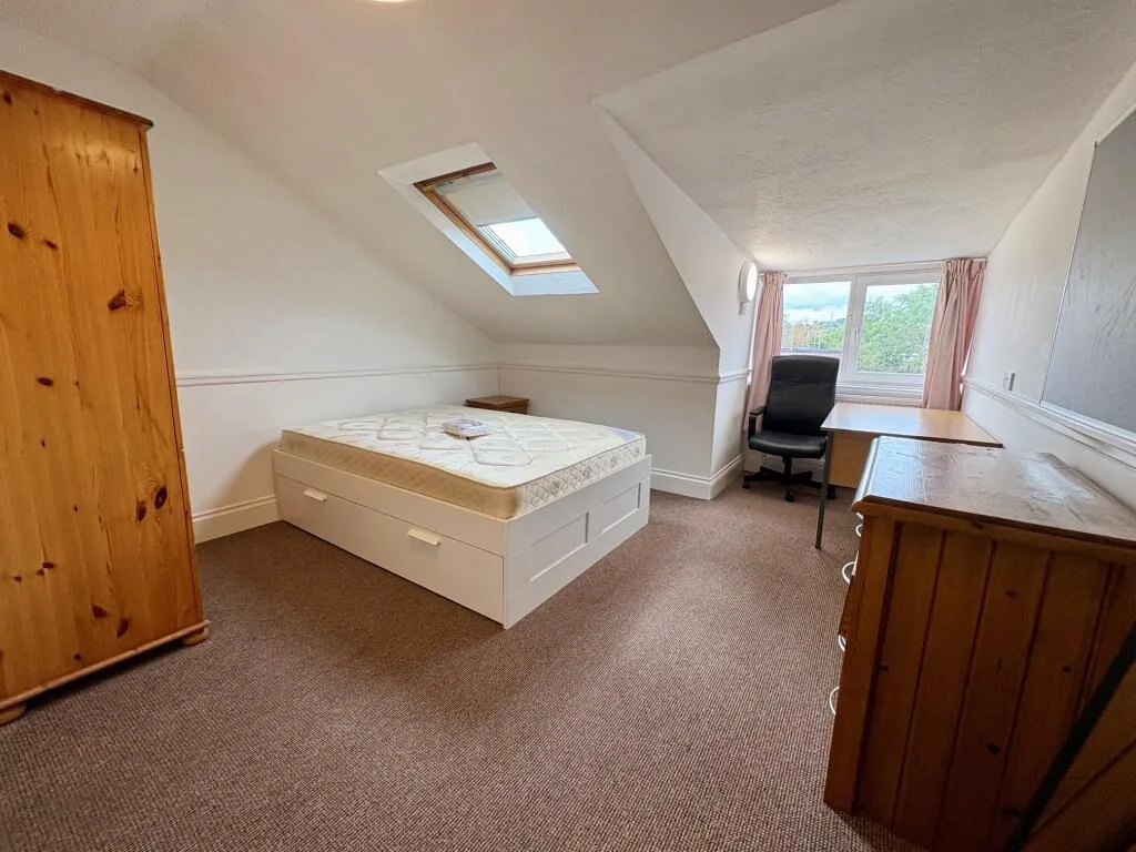 6 bedroom house for rent