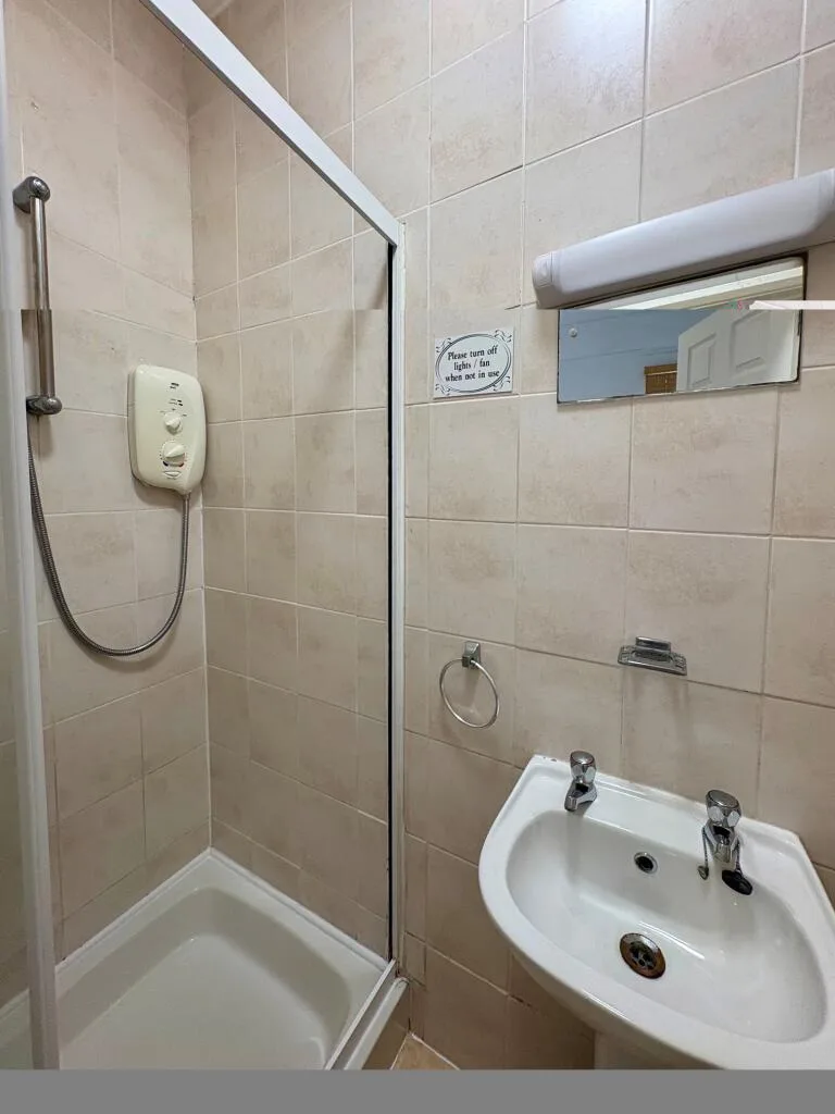 6 bedroom house for rent
