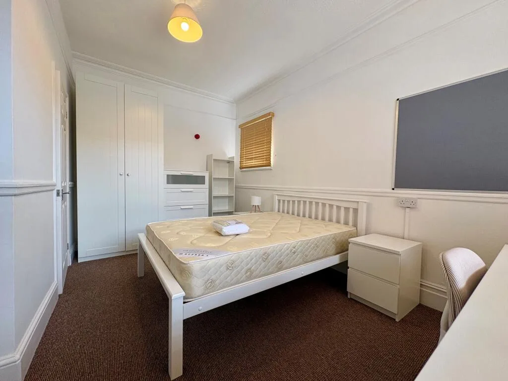 6 bedroom house for rent
