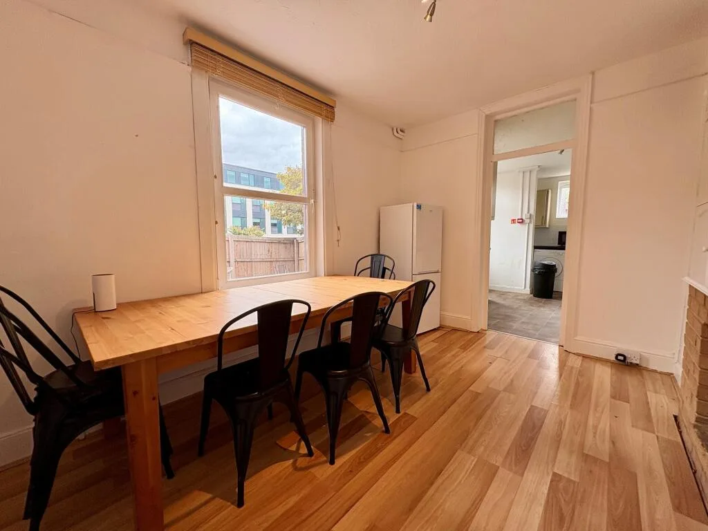 6 bedroom house for rent